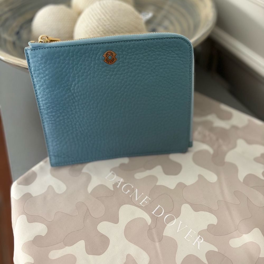 BRAND NEW! Never been used Dagne Dover Elle Clutch